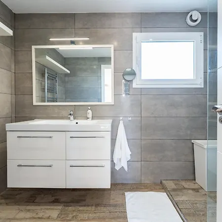 Lovely Sea View With Only 7 Minutes Walk To The Fuengirola El Faro