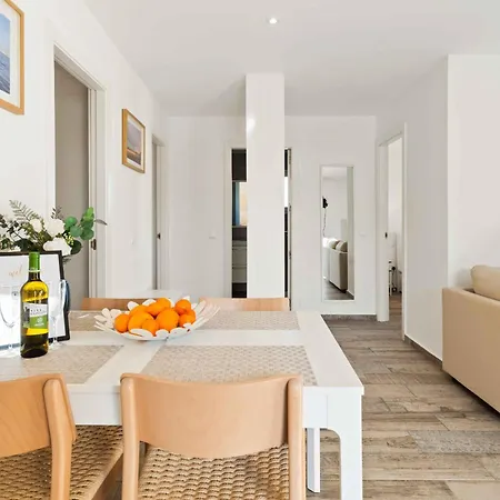 Lovely Sea View With Only 7 Minutes Walk To The Fuengirola Villa El Faro