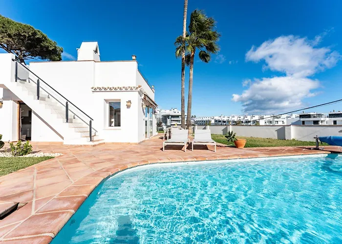 Villa Lovely Sea View With Only 7 Minutes Walk To The Fuengirola El Faro