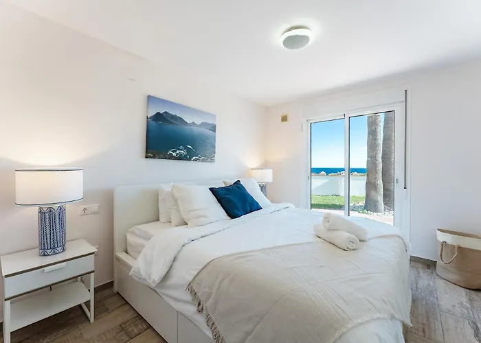 Lovely Sea View With Only 7 Minutes Walk To The Fuengirola Villa