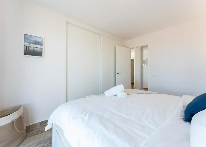 Lovely Sea View With Only 7 Minutes Walk To The Fuengirola *