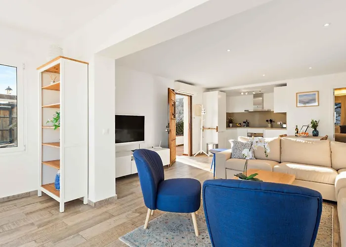 Lovely Sea View With Only 7 Minutes Walk To The Fuengirola El Faro