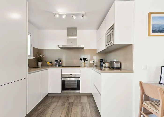 Lovely Sea View With Only 7 Minutes Walk To The Fuengirola El Faro