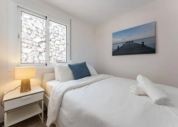 Lovely Sea View With Only 7 Minutes Walk To The Fuengirola El Faro