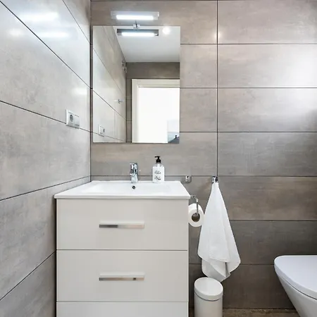 Lovely Sea View With Only 7 Minutes Walk To The Fuengirola *