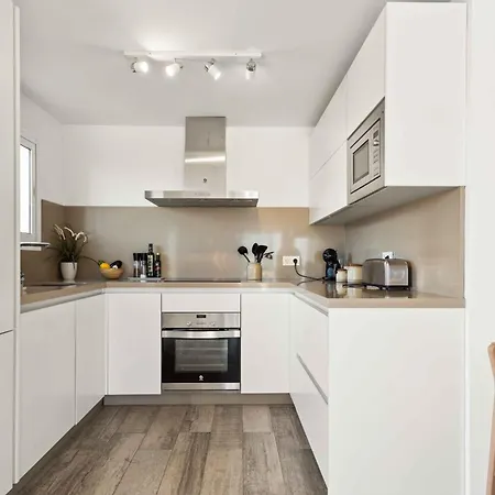 Lovely Sea View With Only 7 Minutes Walk To The Fuengirola El Faro