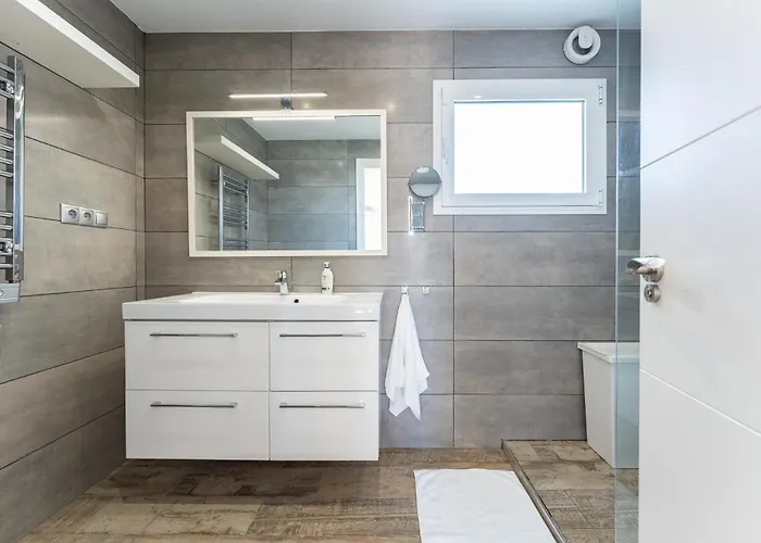 Lovely Sea View With Only 7 Minutes Walk To The Fuengirola El Faro