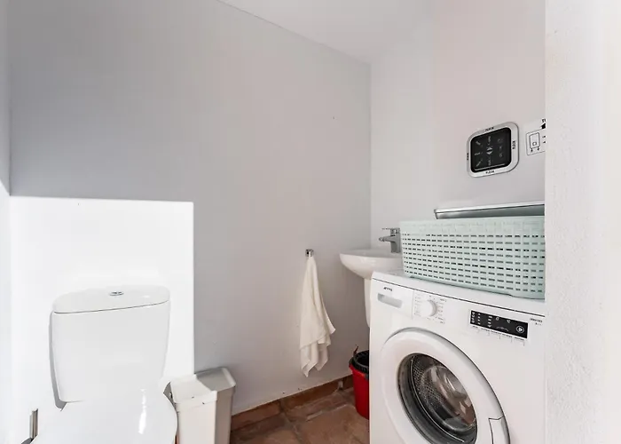 Lovely Sea View With Only 7 Minutes Walk To The Fuengirola ヴィラ