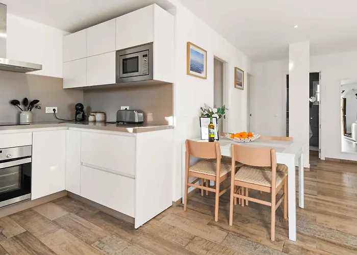 Lovely Sea View With Only 7 Minutes Walk To The Fuengirola El Faro