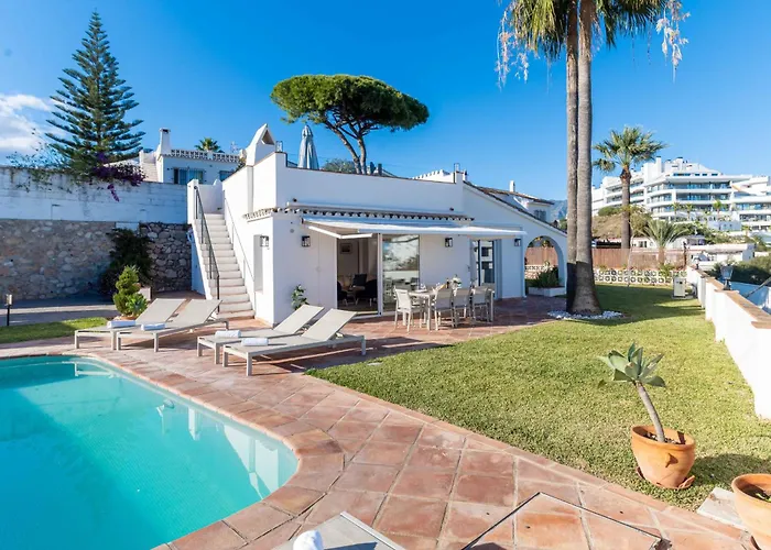 Villa Lovely Sea View With Only 7 Minutes Walk To The Fuengirola El Faro